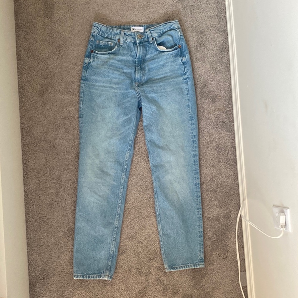 Zara women’s baggy blue jeans medium wash size 6 high waisted